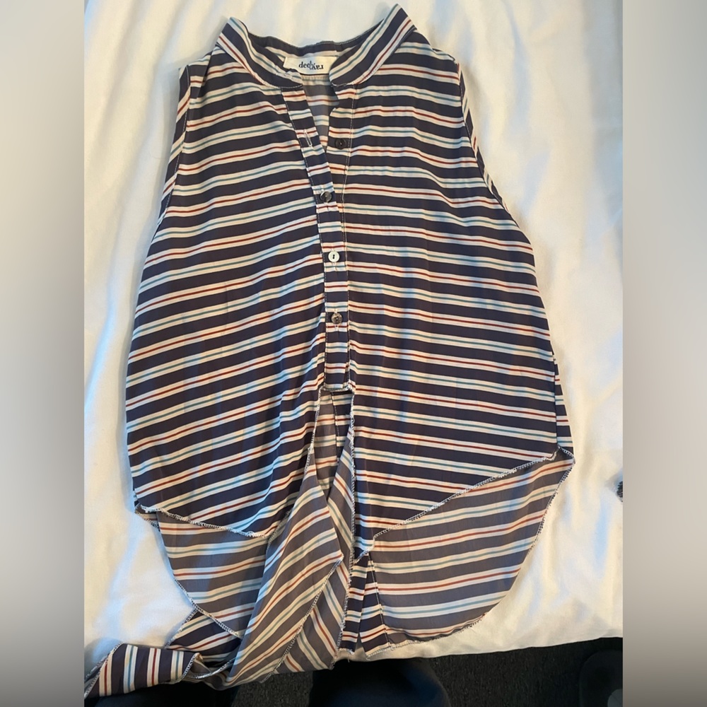 Sleeveless button down top